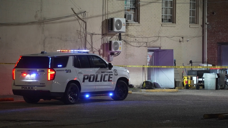 Man airlifted after shooting behind Baytown bar; suspect remains at large, police say — KHOU 11 (Houston), Carrollton Community news