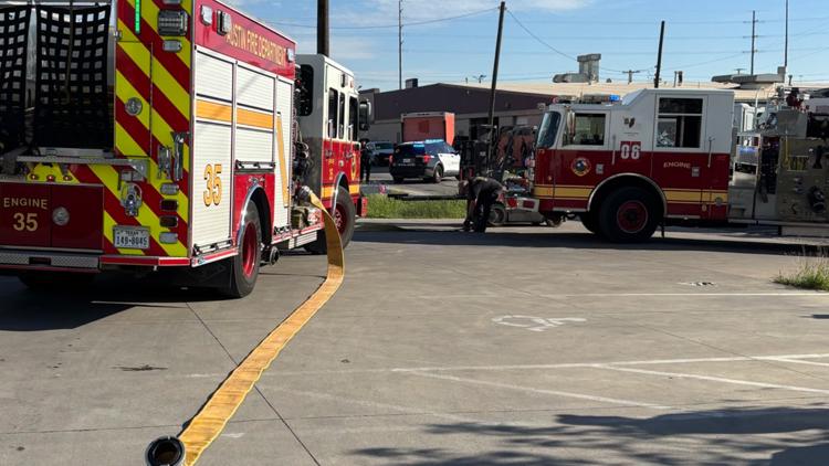Crews contain warehouse fire Monday in South Austin — KVUE (Austin)