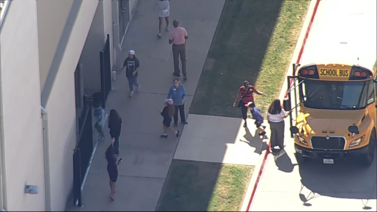 Arlington schools evacuated amid bomb threats, officials say — Carrollton Schools news
