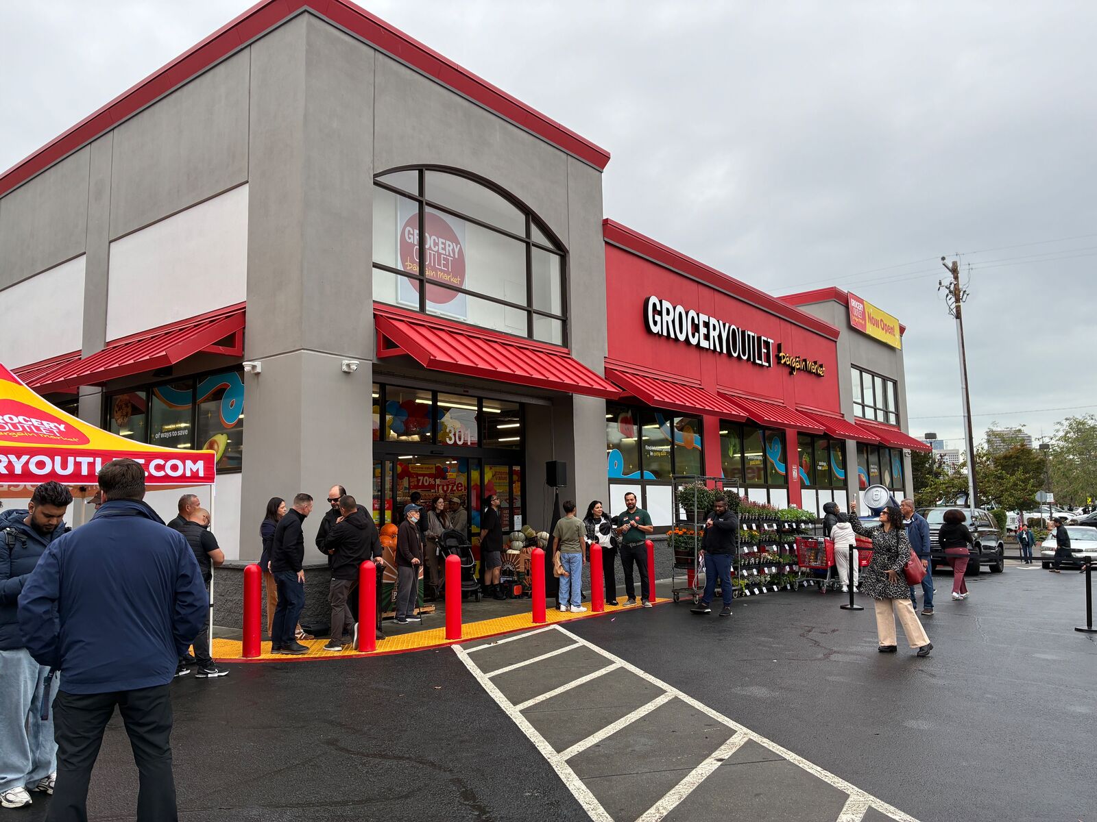 New Grocery Outlet opens in Oakland’s Eastlake neighborhood — The Oaklandside, Carrollton Business news